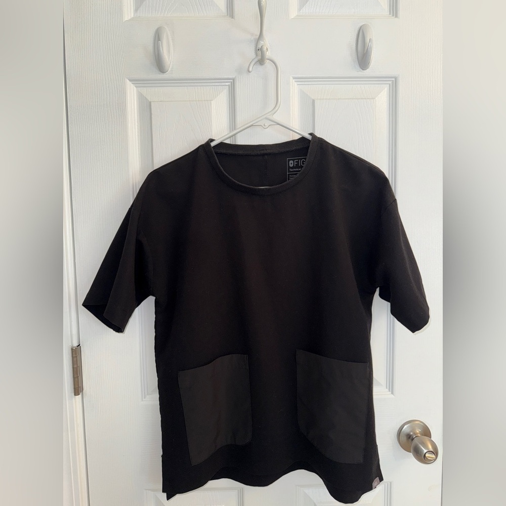 Figs Scrubs Top Women Size XS two front pocket relaxed crewneck style